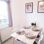 Very Central, New And Comfy With A/c * Budapeste