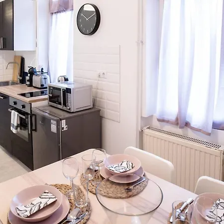 Very Central, New And Comfy With A/c Appartement