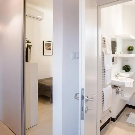Appartement Very Central, New And Comfy With A/c