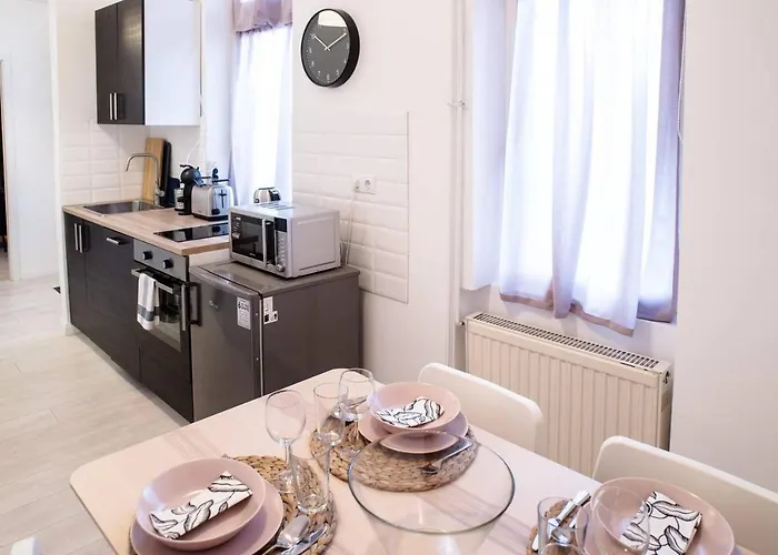 Very Central, New And Comfy With A/c Appartamento