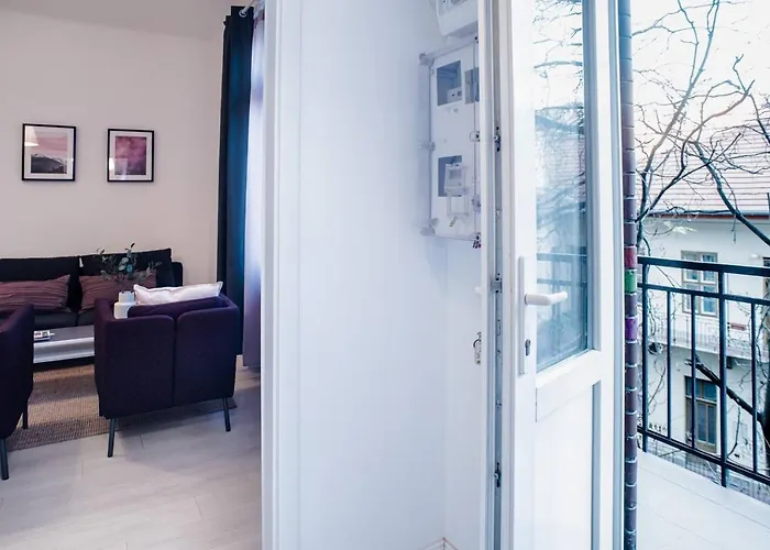 Apartmán Very Central, New And Comfy With A/c