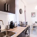 아파트 Very Central, New And Comfy With A/c *
