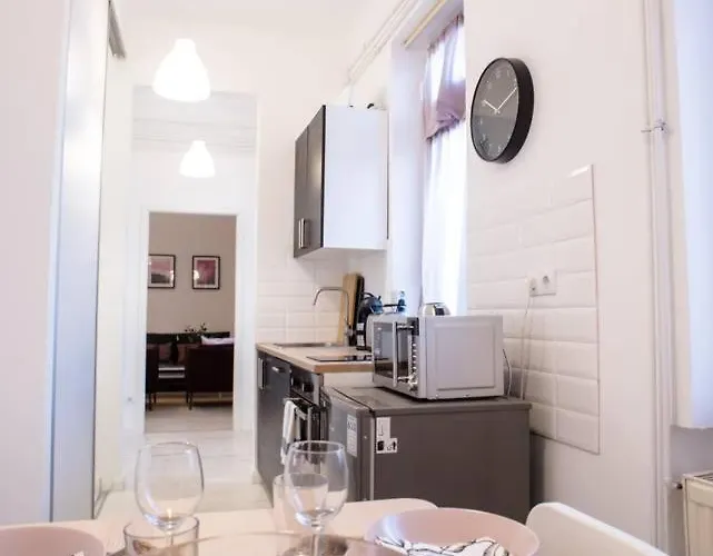 Апартаменты Very Central, New And Comfy With A/c *