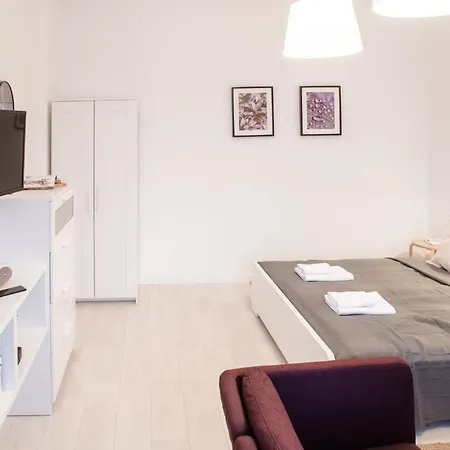 Very Central, New And Comfy With A/c Budapest